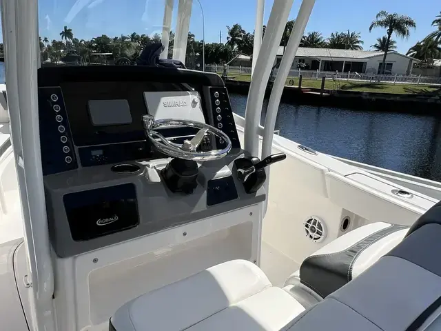 Robalo R 230