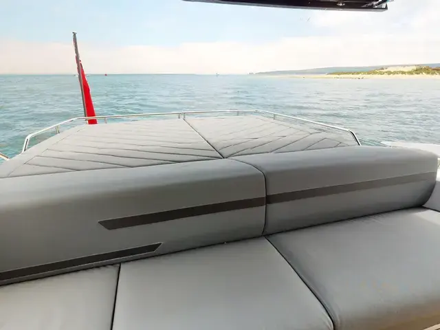 Sunseeker Predator 74 XPS