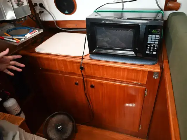 Pearson Pilothouse 365