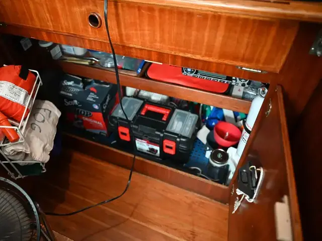 Pearson Pilothouse 365