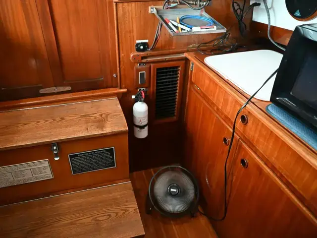 Pearson Pilothouse 365