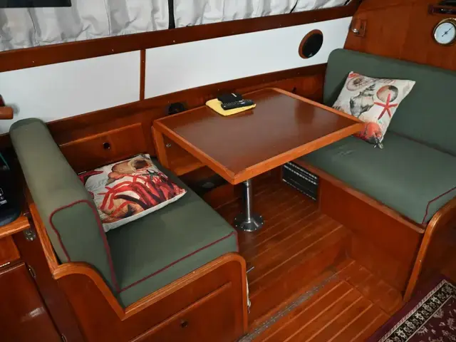 Pearson Pilothouse 365