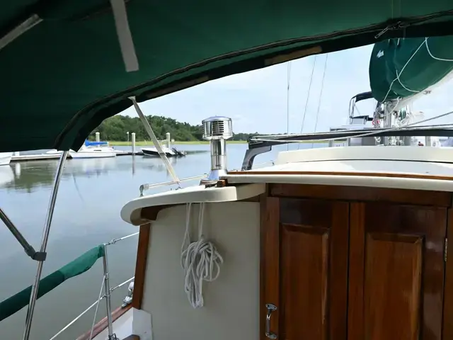 Pearson Pilothouse 365