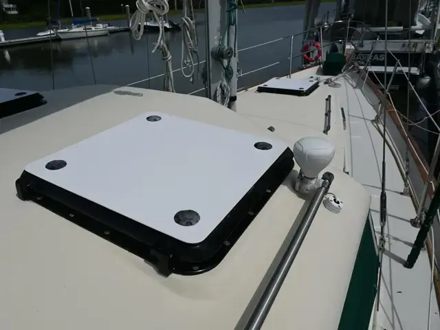 Pearson Pilothouse 365