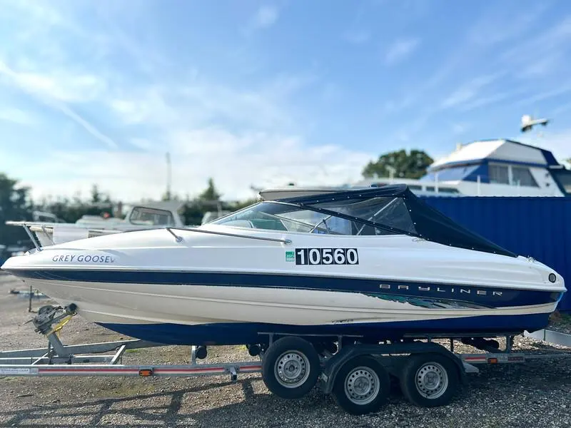 1998 Bayliner 252 capri