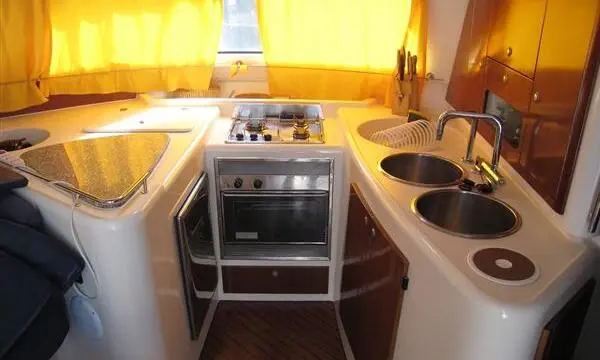 2004 Fountaine Pajot