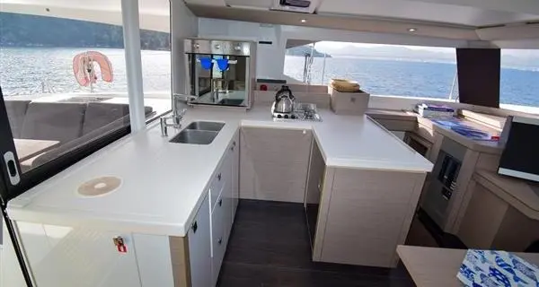 2020 Fountaine Pajot