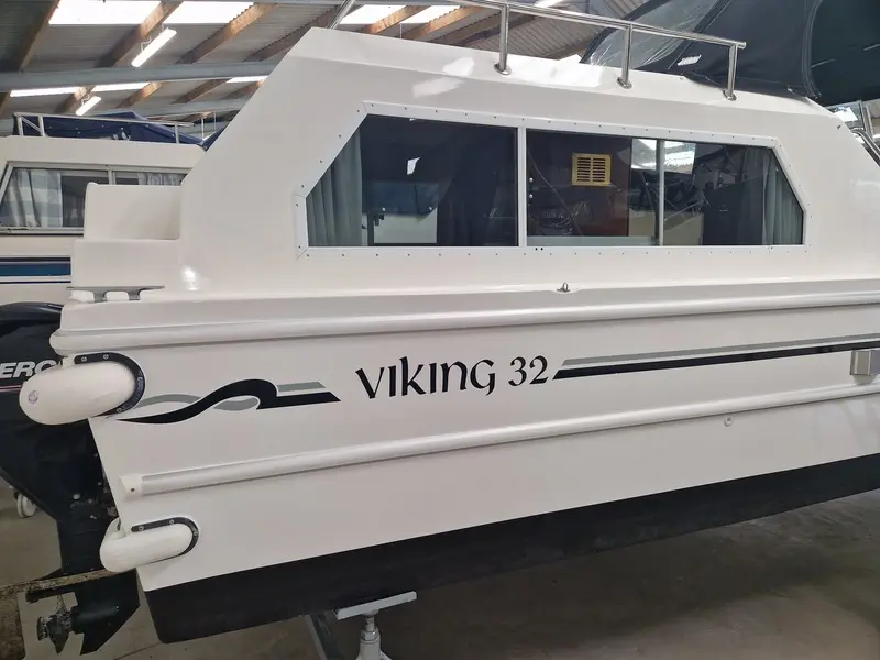 2016 Viking 32 centre cockpit