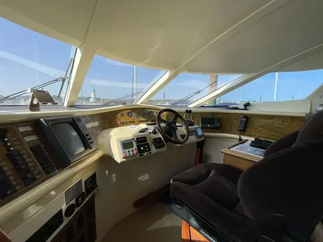 Fairline Squadron 52