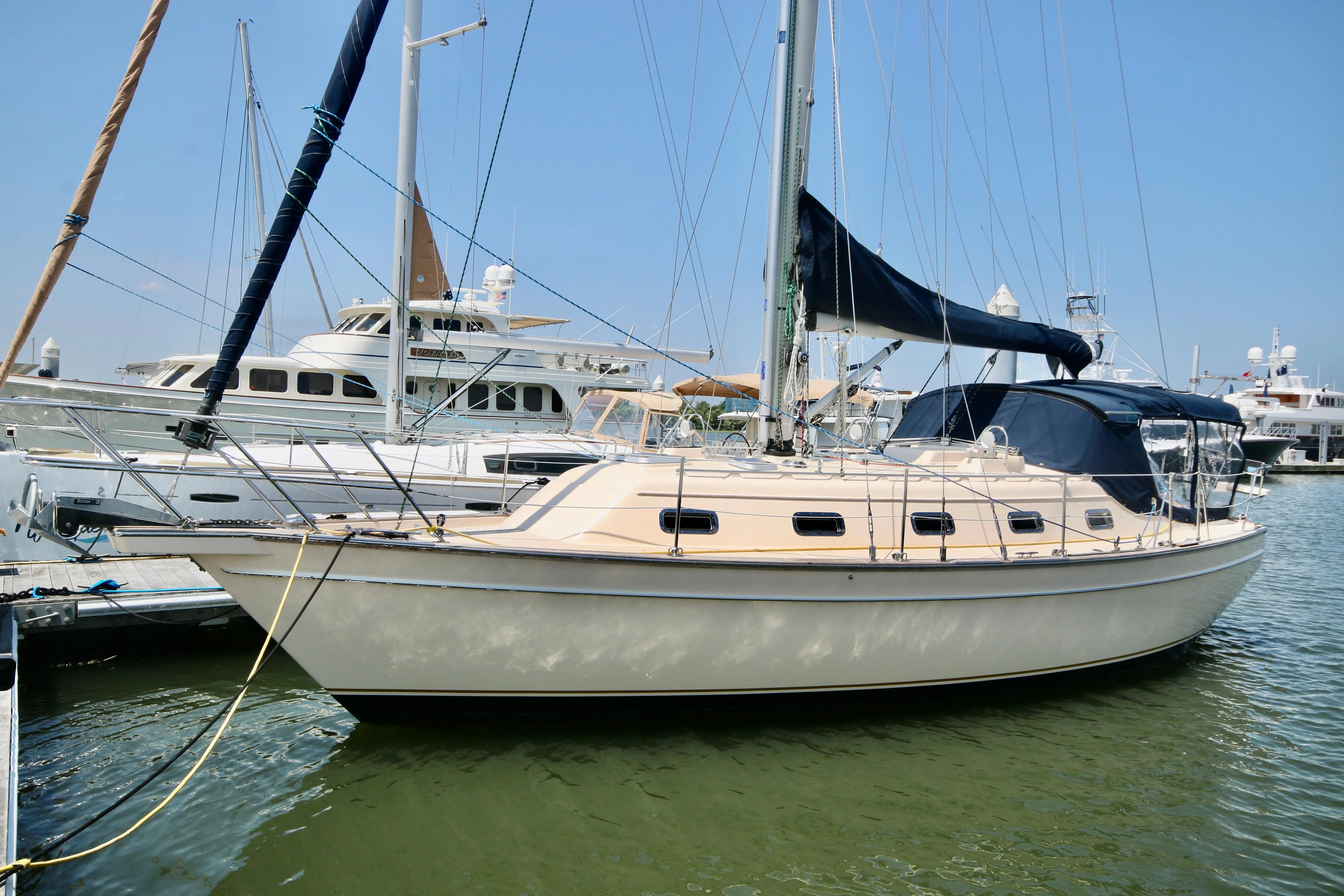 2004 Island Packet 37'