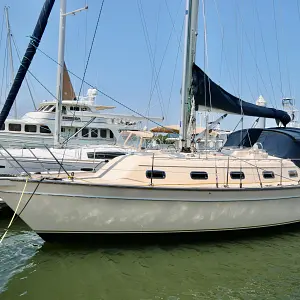 2004 Island Packet 37'