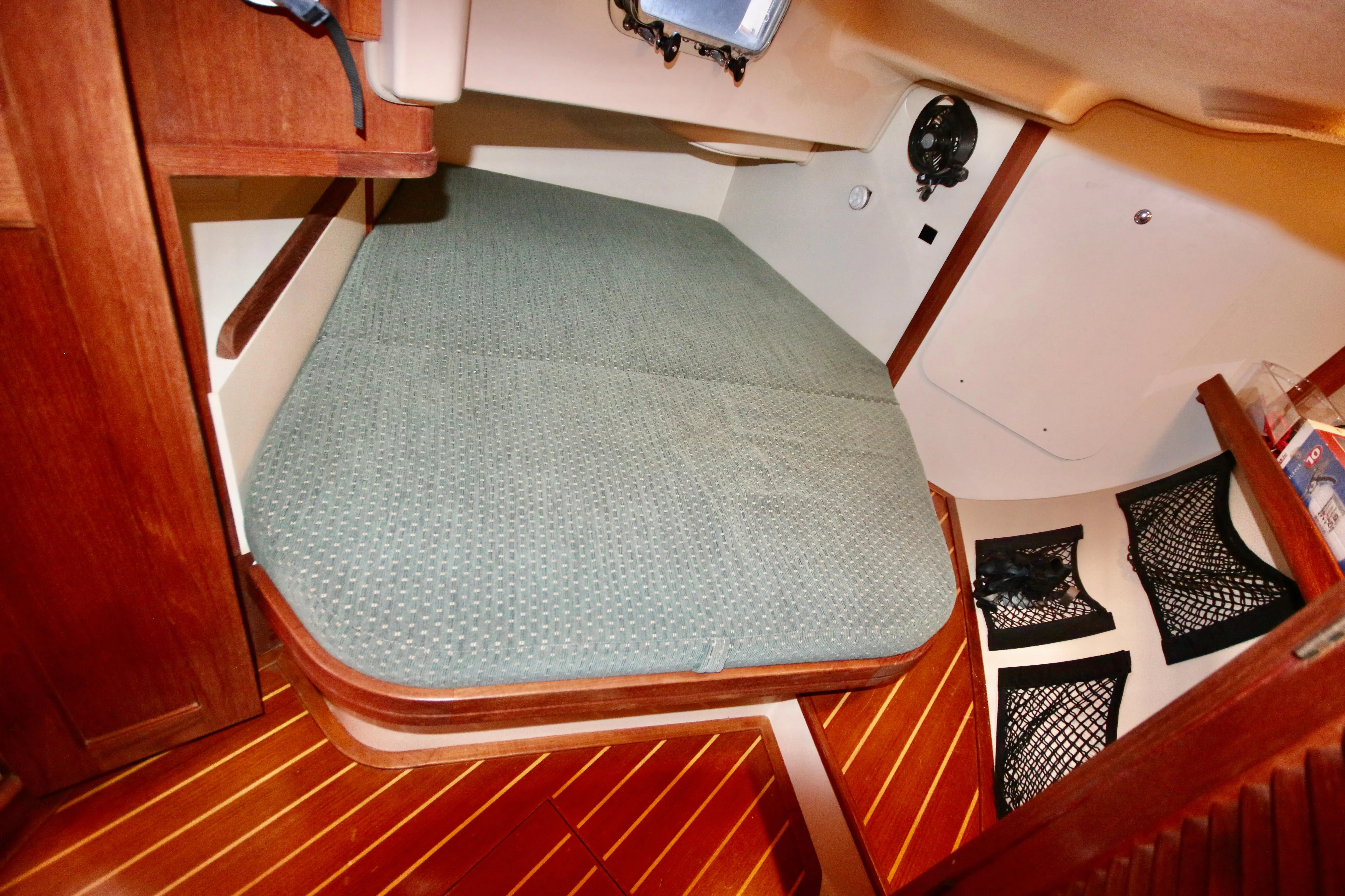 2004 Island Packet 37'