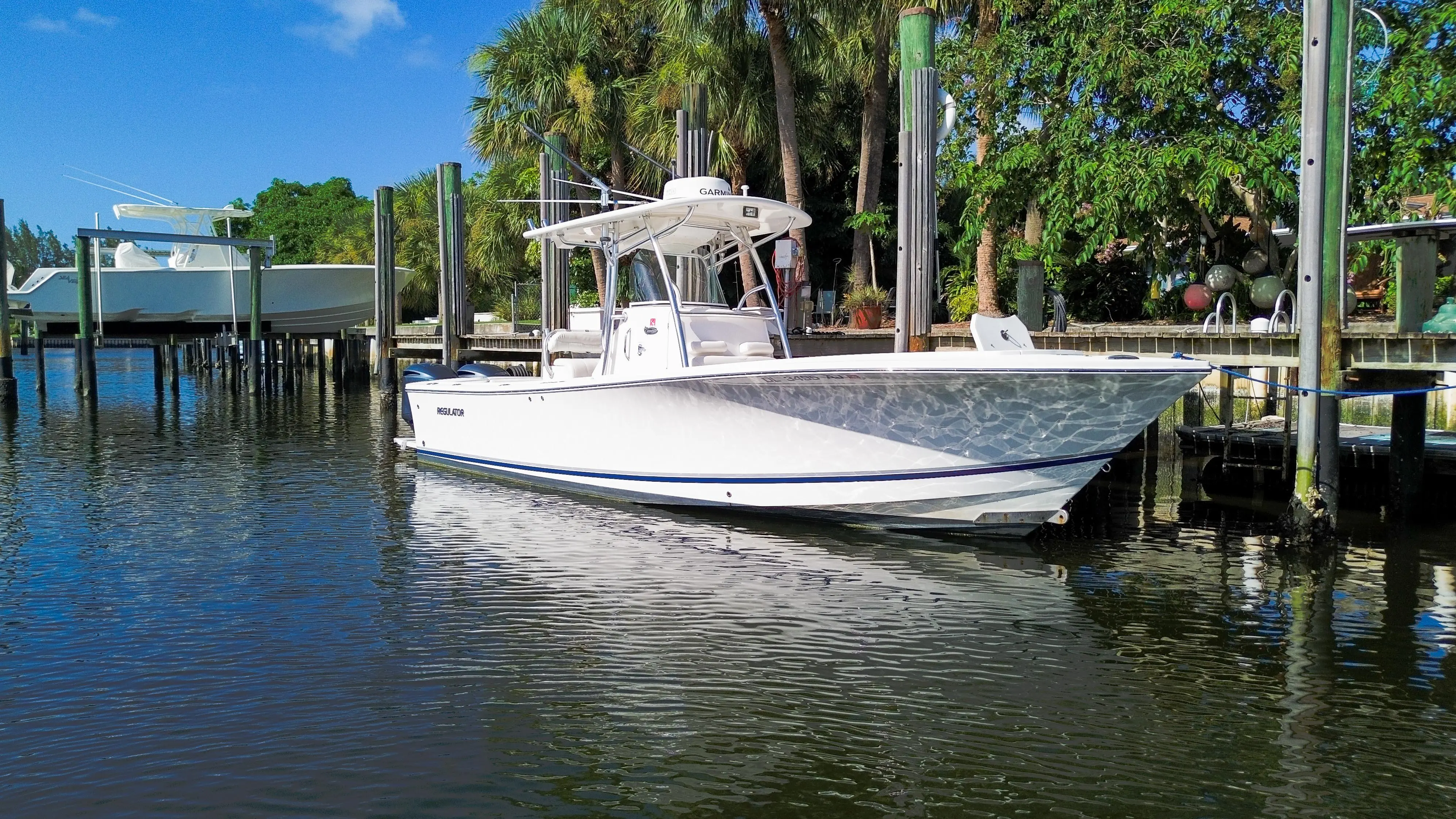 2011 Regulator 28'