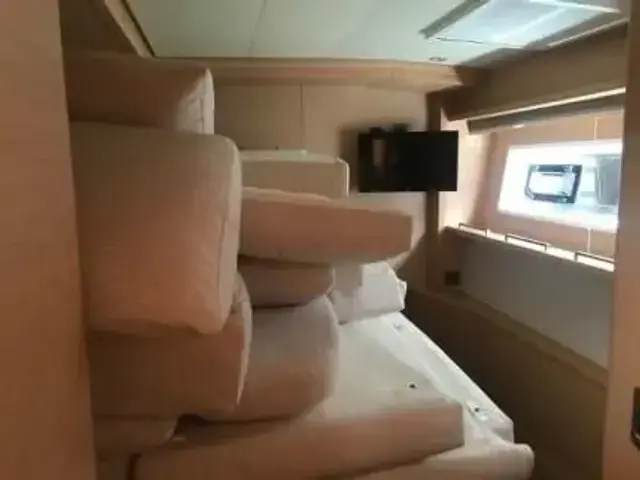 Lagoon 62'