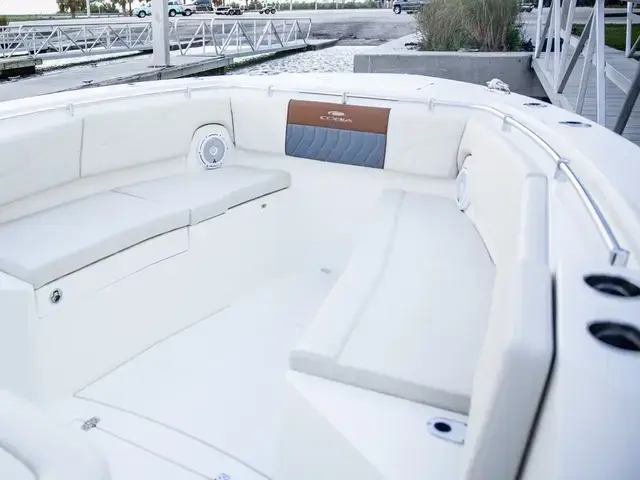 Cobia Boats 320 CC