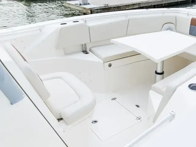 Cobia Boats 320 CC