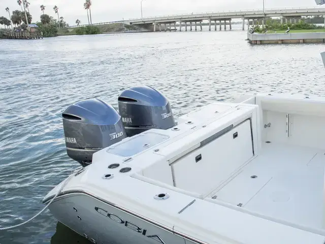 Cobia Boats 320 CC