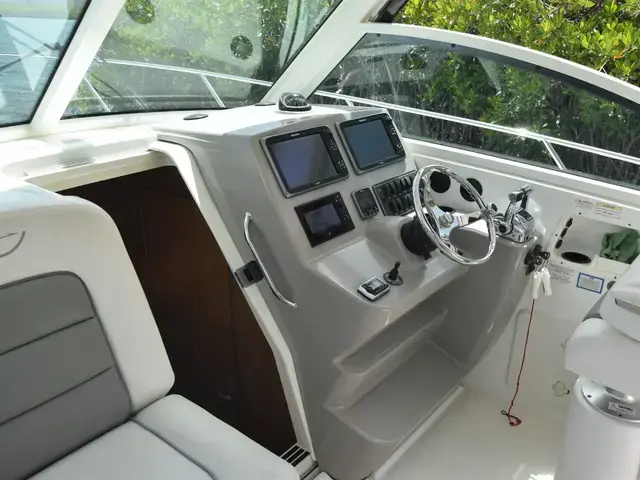 Boston Whaler 315 Conquest