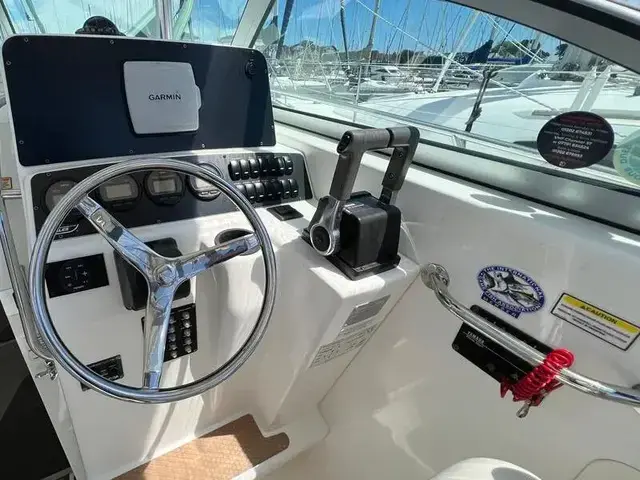 Boston Whaler 275 Conquest