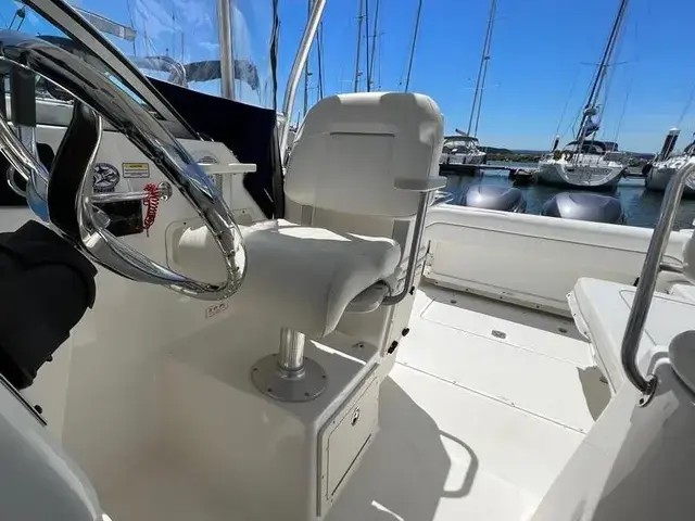 Boston Whaler 275 Conquest