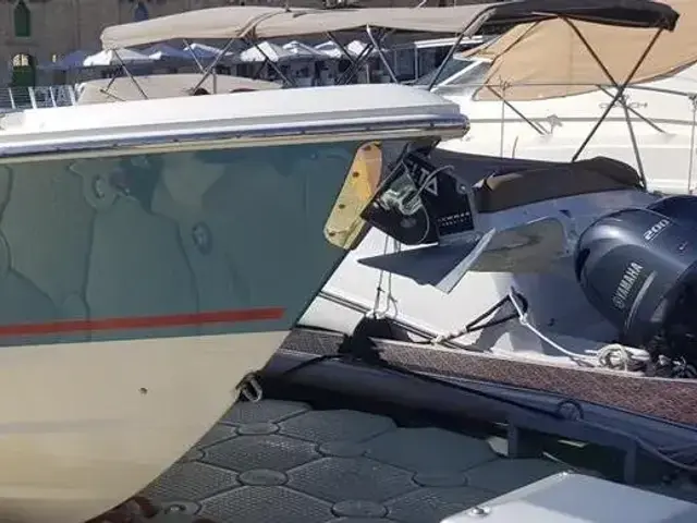 Boston Whaler 330 Outrage