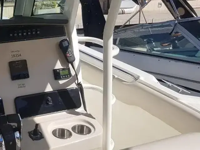 Boston Whaler 330 Outrage