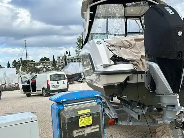 Boston Whaler 270 Vantage