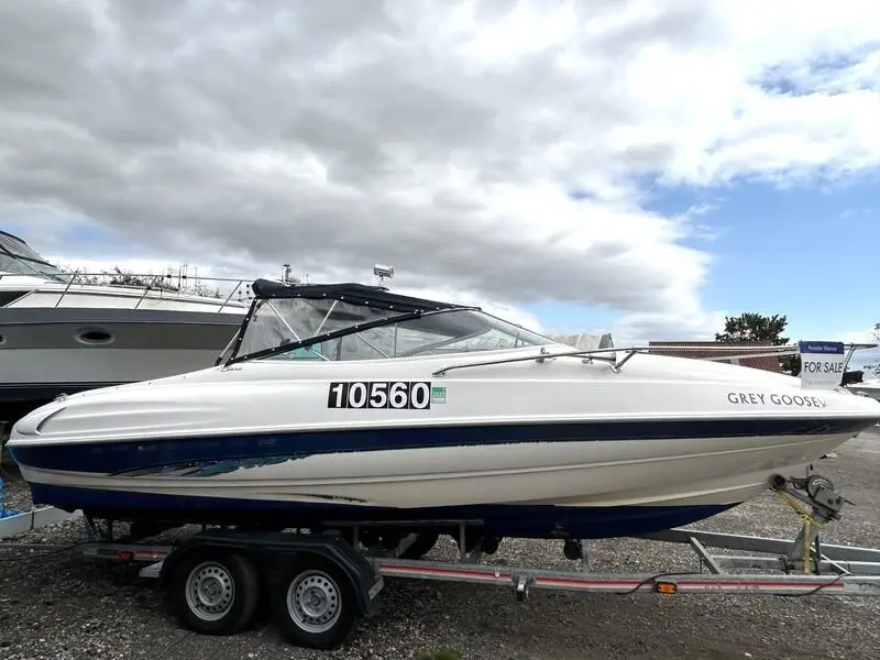 1998 Bayliner 252 capri