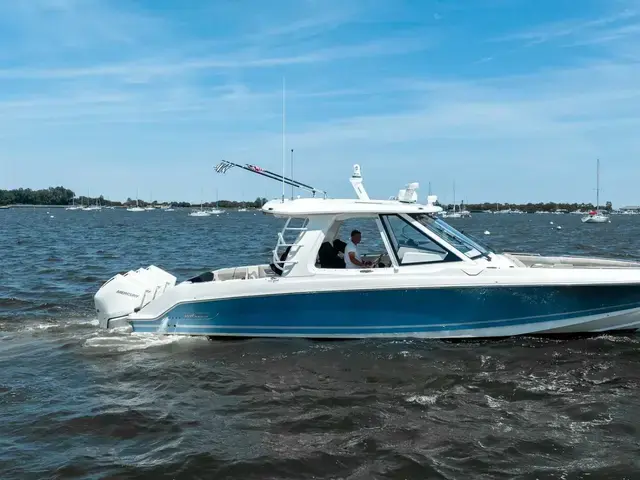 Boston Whaler 380 Realm