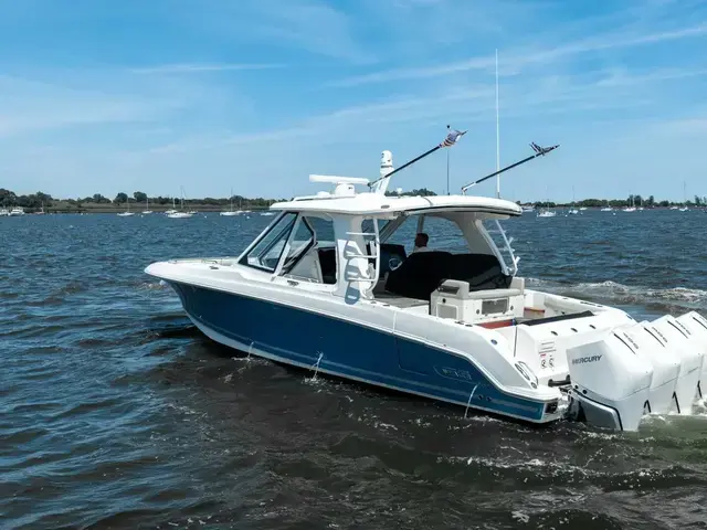 Boston Whaler 380 Realm