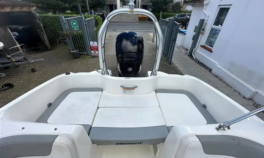 2016 Bayliner element e5