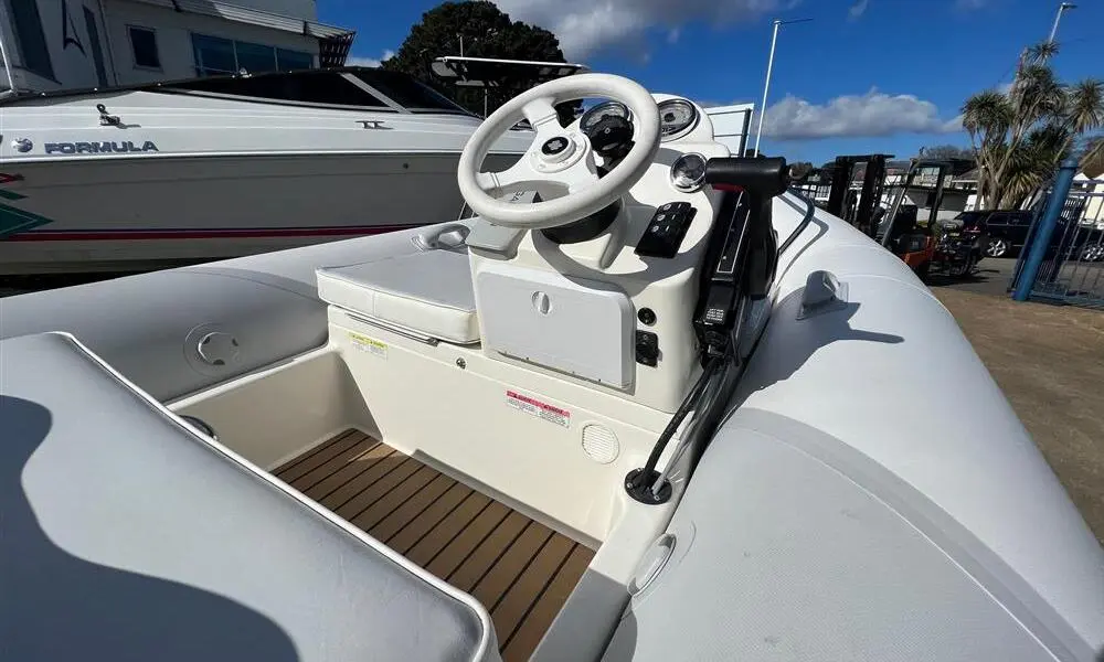 2005 Zodiac yachtline deluxe 420