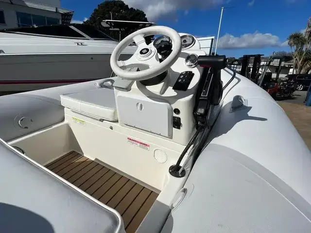 Zodiac Yachtline Deluxe 420