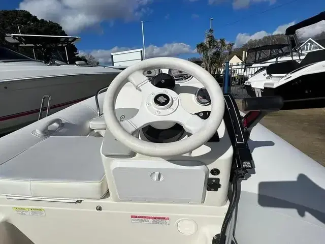 Zodiac Yachtline Deluxe 420