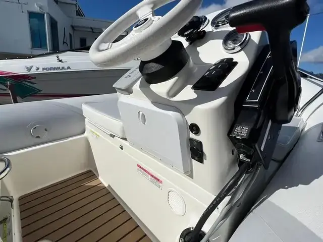 Zodiac Yachtline Deluxe 420