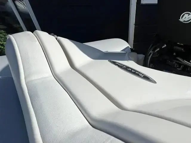 Zodiac Yachtline Deluxe 420