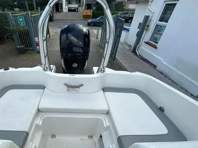 Bayliner Element E5