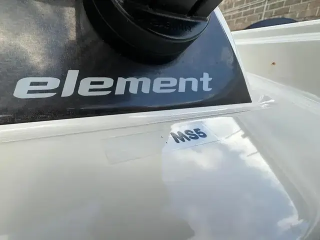 Bayliner Element E5