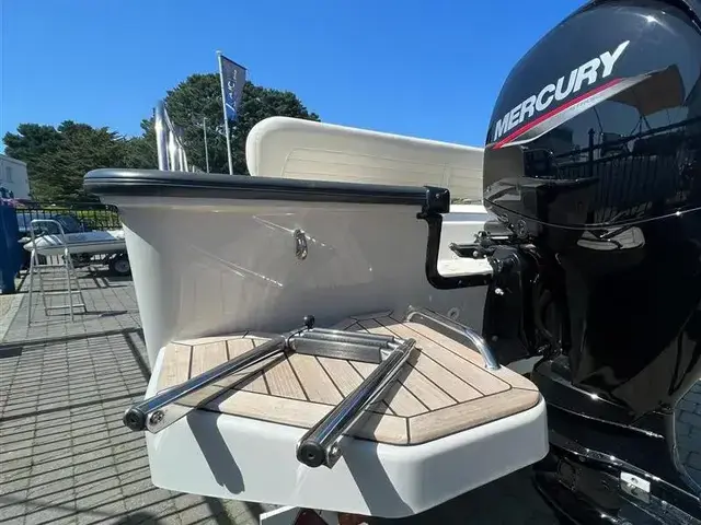 Boston Whaler 190 Montauk