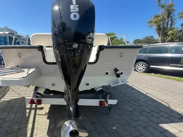 Boston Whaler 190 Montauk