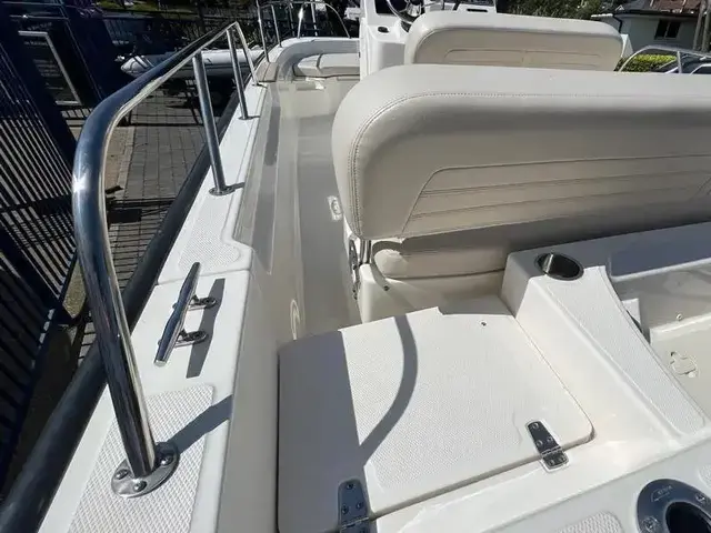 Boston Whaler 190 Montauk