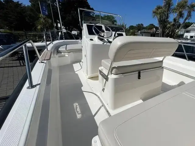 Boston Whaler 190 Montauk