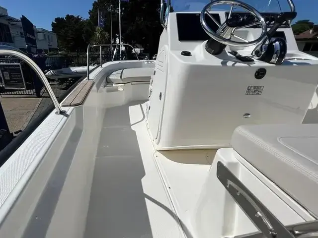 Boston Whaler 190 Montauk