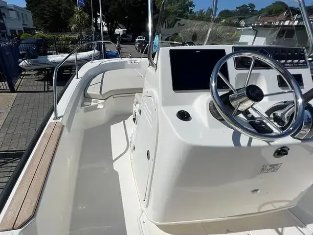 Boston Whaler 190 Montauk