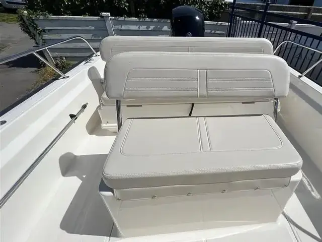 Boston Whaler 190 Montauk