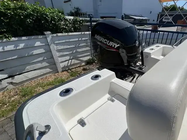 Boston Whaler 190 Montauk