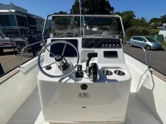 Boston Whaler 190 Montauk