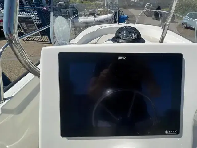 Boston Whaler 190 Montauk