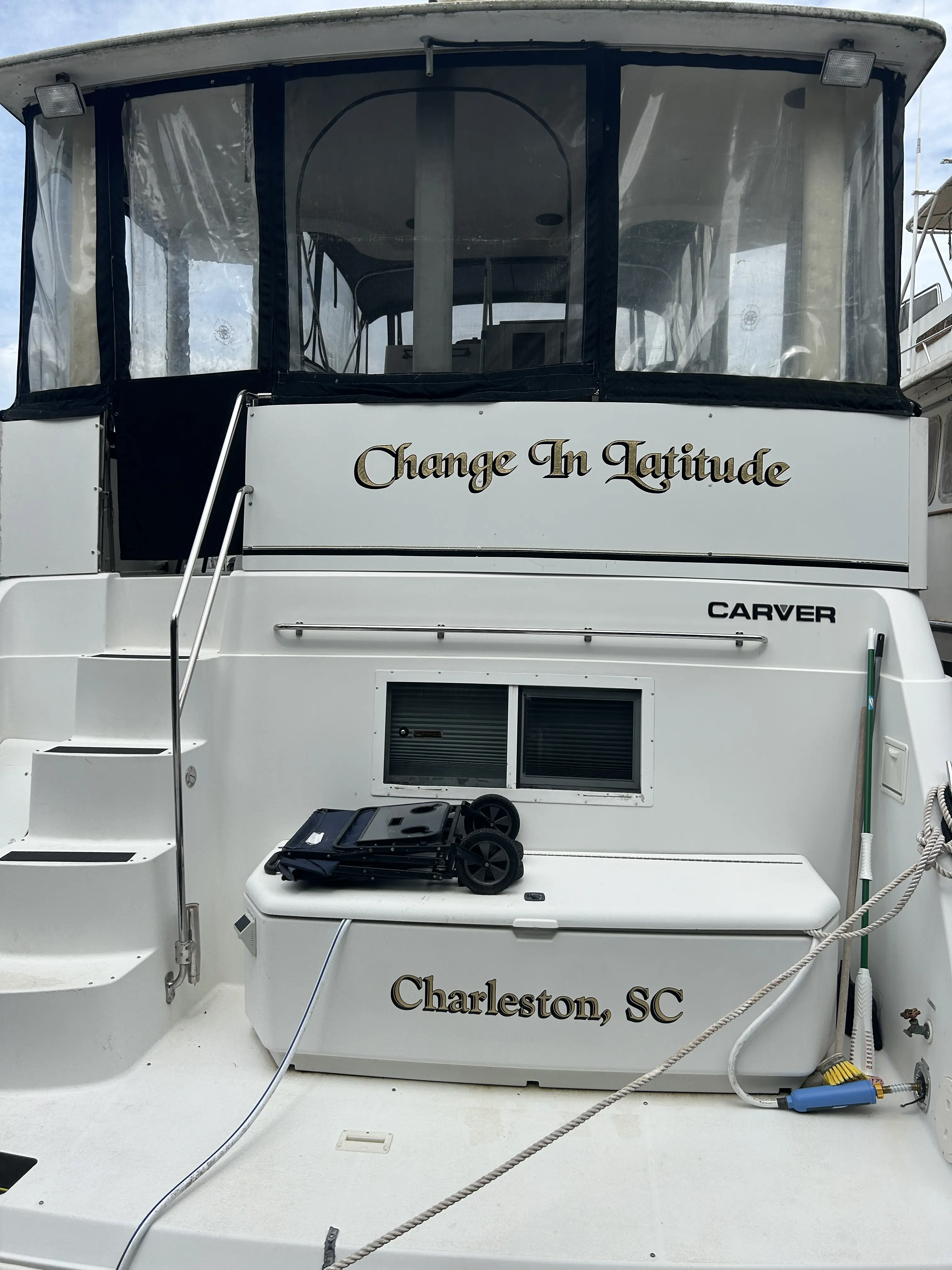 1997 Carver 405 aft cabin