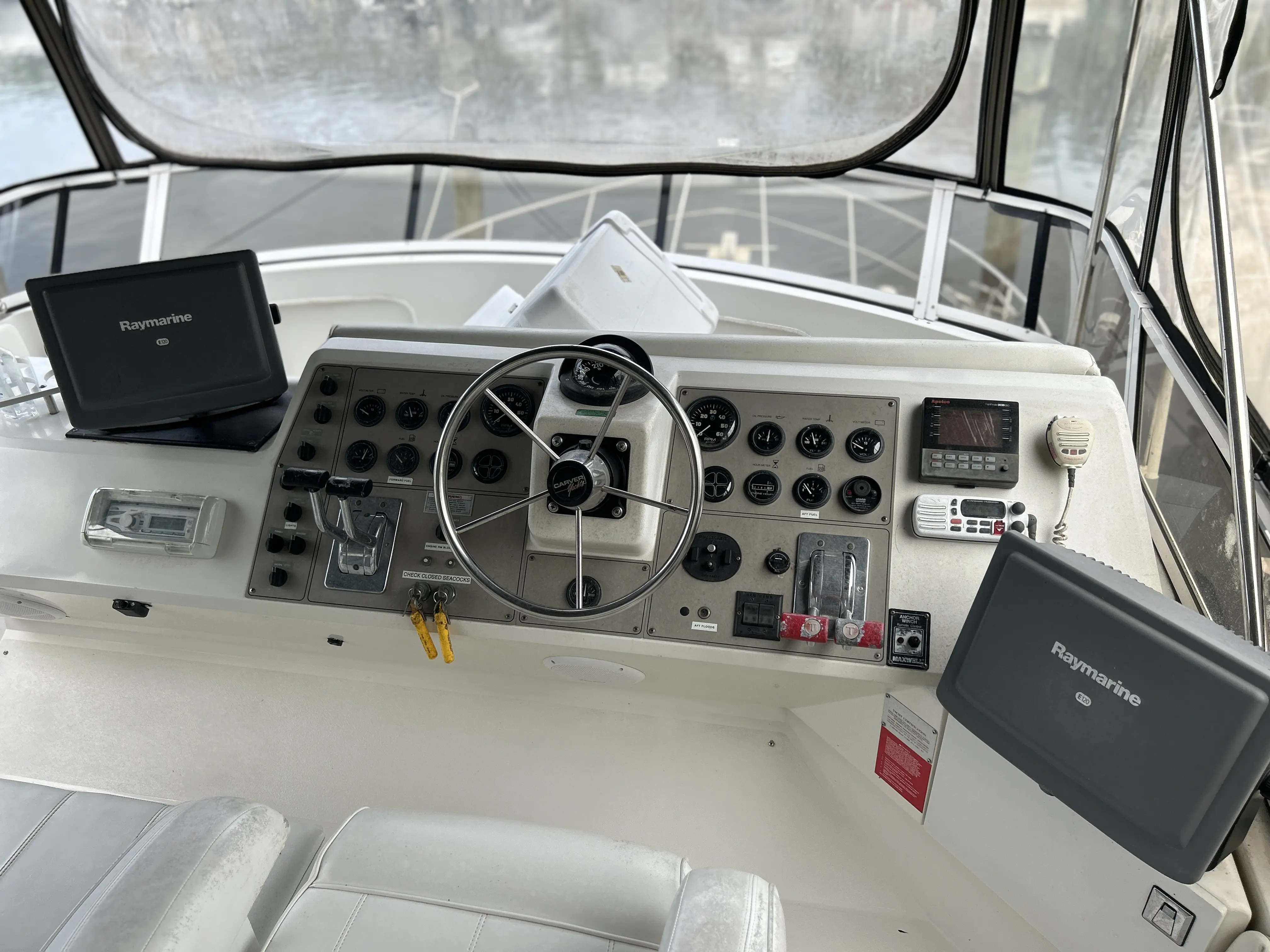 1997 Carver 405 aft cabin